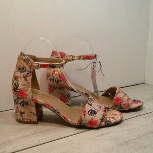 NWT Serra Coral, Pink and Navy Floral Strappy Chunky Block Heel Sandals Size 9